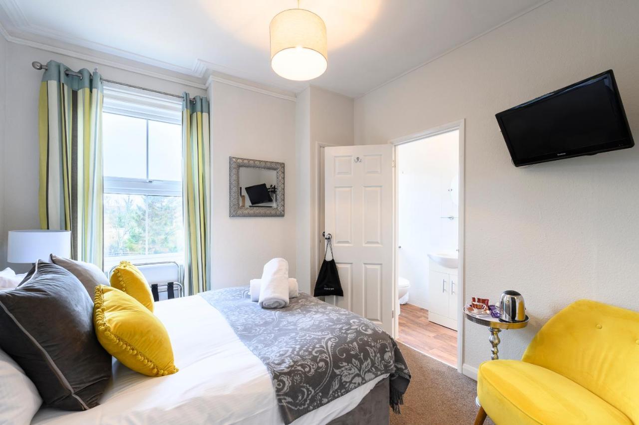 The Lazy Lion Bed & Breakfast Milford on Sea Dış mekan fotoğraf
