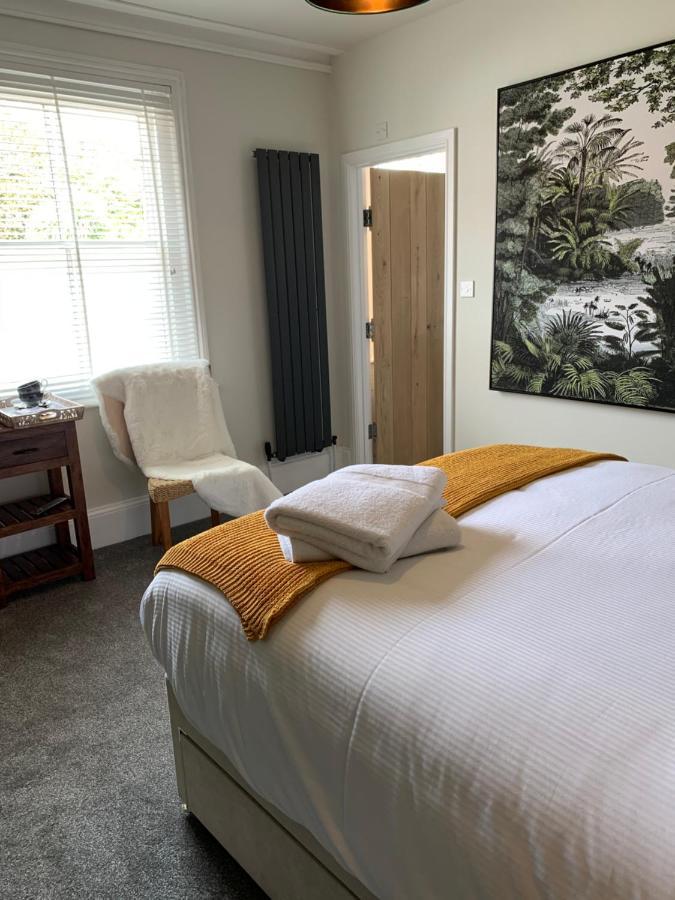 The Lazy Lion Bed & Breakfast Milford on Sea Dış mekan fotoğraf